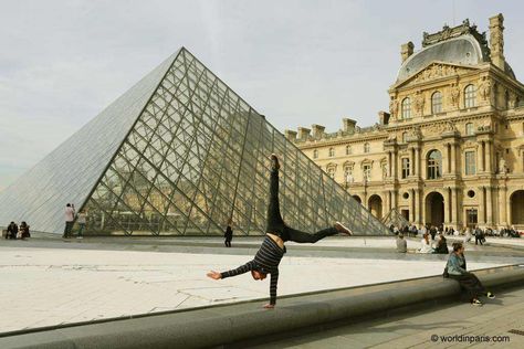 What to see at the Louvre in 2 hours? Check the best way to visit the Louvre with the Smart Louvre Kit. Louvre Museum map of entrances, Skip the Line Louvre tips and tricks. Louvre Itinerary, Paris Checklist, Paris Itinerary 3 Days, Museum Map, Two Days In Paris, 5 Days In Paris, Pantheon Paris, Paris Packing, 4 Days In Paris