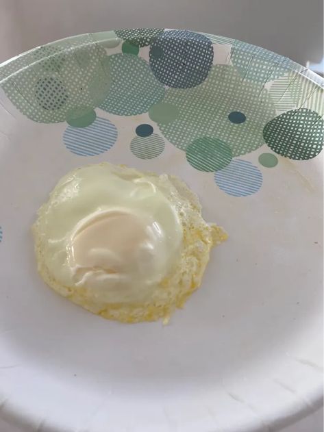 Cook Egg In Microwave, Eggs In Oven, Toast Toppers, Egg Hacks, Microwave Eggs, Best Pans, Disposable Plates, Morning Food, Poached Eggs