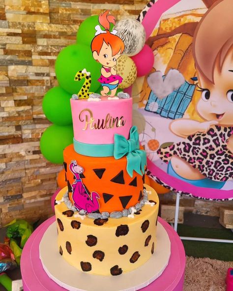 Flintstones Cake Ideas, Flintstone Birthday Cake, Flinestones Bday Party, The Flintstones Party Ideas, Pebbles Birthday Cake, Pebbles Birthday Party Ideas, Flinstones Birthday Party, Flintstone Theme, Flintstones Party