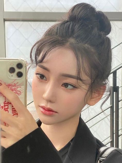 Korean messy high bun updo hairstyle Bun Korean Hairstyle, How To High Bun Tutorials, Korean Messy Bun, Hair Bun Aesthetic, Cute Two Ponytail Hairstyles, Asian Hair Bun, Korean Updo, Bun Korean, Pony Korean