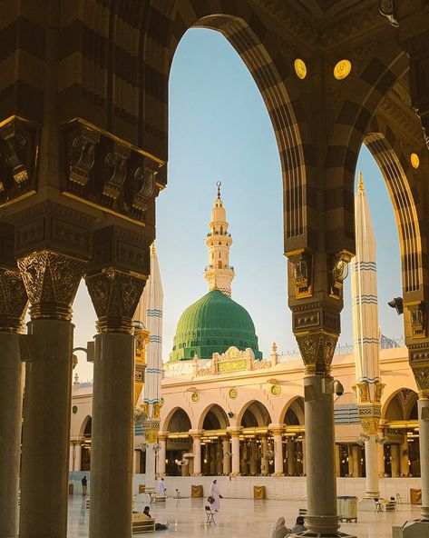 Medina Islam, Medina Wallpaper, Beautiful Masjid, Medina Saudi Arabia, Mecca Images, Prophets In Islam, Green Dome, History Of Islam, Medina Mosque