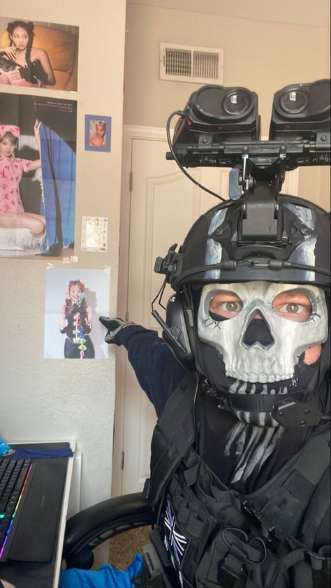 Scp Guard Cosplay, Og Ghost Cod, Ghost Unmasked Cod, Ghost Without Mask, Ghost Without Mask Cod, Ghost Cosplay Call Of Duty, Ghost Pfp Cod, Cod Ghost Mask, Ghost Cod Cosplay