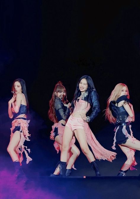 Blackpink Coachella #blackpink #blackpinkinyourarea #coachella #2023 Blackpink Coachella Outfits, Coachella 2023, Jennie Coachella, Blackpink Coachella, K Pop Idol, Estilo Real, Pink Tour, Blackpink Members, Dara Kpop