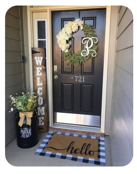 Interior Entryway Ideas, Rustic Farmhouse Front Porches, Farmhouse Front Porch Decorating, Veranda Design, Small Porch Decorating, Farmhouse Porch Decor, Rustic Outdoor Decor, Porch Decorating Ideas, Front Porch Design