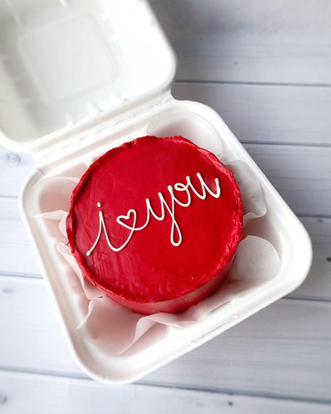 I Love You Cake, Simple Mini Cake, Love Theme Cake, Mini Cake Designs, Mini Valentine Cakes, Minimalist Cakes, Cake Bento, Simple Cakes, Cake For Boyfriend