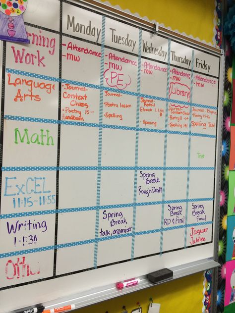 One of my teachers I worked with used this whiteboard with black tape to write the schedule on every day.  I thought it was great because she could separate each section and not have to erase the entire thing every day.  It was an excellent way for the students to keep track of the week and to keep a routine. Weekly Agenda Board Classroom, Weekly Board Schedule, White Board Ideas Teacher, Week At A Glance Classroom Board, Homeschool Whiteboard Schedule, Agenda Whiteboard Classroom, White Board Schedule Ideas Classroom, Classroom Weekly Schedule, Class Whiteboard Organization