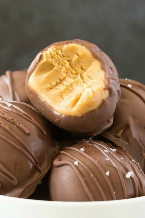 Keto Truffles are delicious peanut butter truffles covered in sugar free chocolate- Also known as keto buckeyes, they need just 4 ingredients and 5 minutes! Keto Buckeyes, Keto Truffles, Keto 101, Cork House, Buckeyes Recipe, Ketosis Recipes, Healthier Treats, Peanut Butter Truffles, Keto Candy