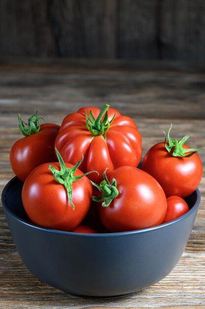 Tomato Reference, Tomato Background, Tomato Photo, Fruits Photography, Food Photography Fruit, Tomato Tomato, Illustrated Recipes, Vegetables Photography, Life Drawing Reference