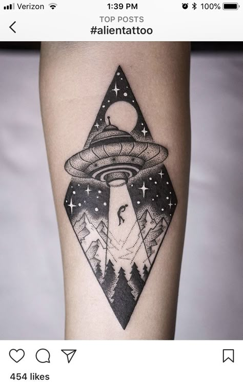 Alien And Spaceship Tattoo, Alien Spaceship Tattoo, Alien Tattoo Design, Noah Tattoo, Ufo Drawing, Tupac Tattoo, Alien Tattoos, Designing Tattoos, Outer Space Tattoos