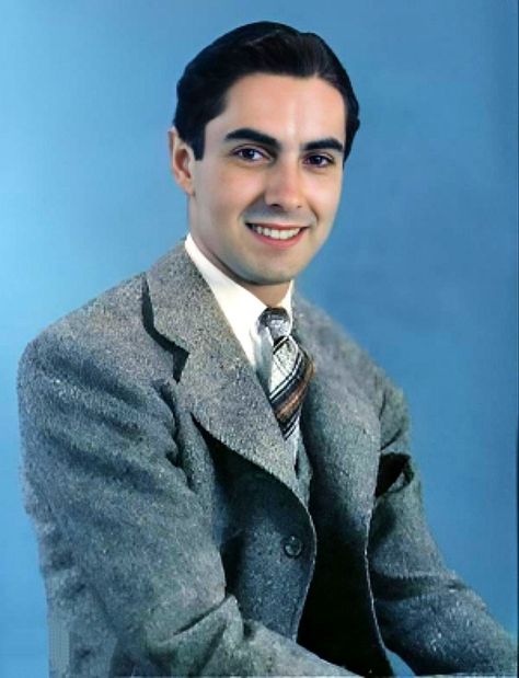 Forgotten Movie, Hollywood Golden Era, Classic Actors, Tyrone Power, Movie Actors, Magazine Article, Studio Poses, Most Handsome Actors, Classic Movie Stars