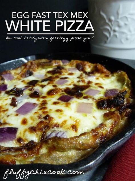 White Pizza Recipe, Egg Fast Diet, Pickle Vodka, White Pizza Recipes, Keto Egg Fast, Egg Pizza, White Egg, Desserts Keto, Egg Fast