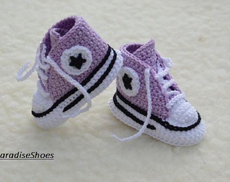 Best Crochet Projects, Crochet Sneakers, Baby Chucks, Chucks Style, Felt Baby Shoes, Crochet Converse, Handmade Baby Shoes, Baby Ballerina, Baby Converse