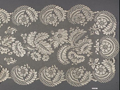 Silk bobbin lace early 19th century, Spanish - in the Metropolitan Museum of Art costume collections. Mexican Lace, Spanish Lace, Paisley Art, Art And Craft Design, Border Embroidery Designs, Border Embroidery, Lace Scarf, Sewing Embroidery Designs, Gold Embroidery