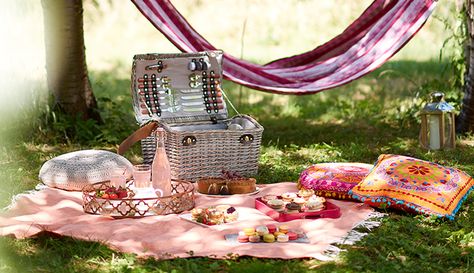 Picnic Picnic Inspiration, Romantic Picnics, Picnic Date, Perfect Picnic, Picnic Time, Spring Fever, Picnic Party, Jolie Photo, Outdoor Picnics