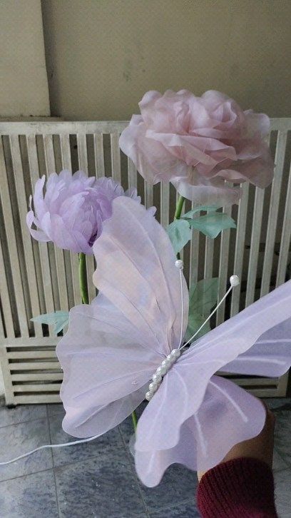 Erna Chumedy Anwar on Instagram: "Giant organza vs butterfly,😍" Organza Butterfly Diy, Organza Butterfly, 1st Birthday Photoshoot, Big Butterfly, Butterfly Template, Giant Flowers, Baby 1st Birthday, Foam Flowers, Trunk Or Treat