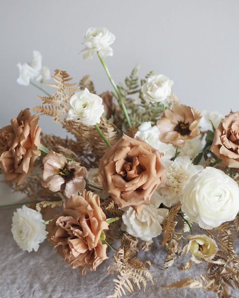 Floral Art Arrangements, Rusting Wedding, Tan Wedding, Colorful Wedding Flowers, Winter Whites, Ethereal Wedding, The Close, White Wedding Flowers, Floral Arrangements Wedding