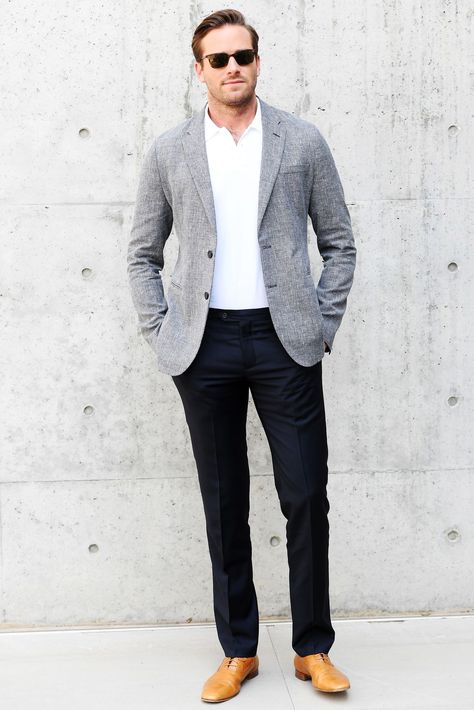 The Suited-Up Style Move You Should Steal From Armie Hammer Sports Jacket Outfit Men, Sports Jacket Outfit, Sport Coat Outfit, Jacket Outfit Men, Blazer Outfits Men, Smart Casual Menswear, Mens Fashion Work, Armie Hammer, Sports Shoes Outfit