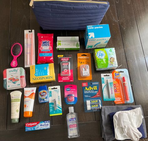 Travel Size First Aid Kit, Travel Size Products Organization, Summer Mom Car Essentials, Sanitary Bag Essentials, Emergency Car Bag, Mom Car Necessities, Car Hygiene Kit, Mom Car Kit Essentials, Mom Car Kit