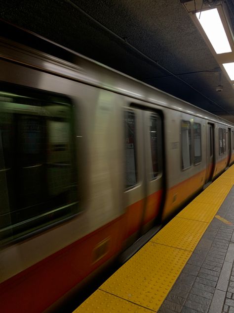 Grunge Subway Aesthetic, Ttc Subway Aesthetic, In A New York Minute Book Aesthetic, Subway Surfers Aesthetic, Subway Train Aesthetic, Subway Station Aesthetic, Transport Aesthetic, Metro Aesthetics, Aesthetic City Night