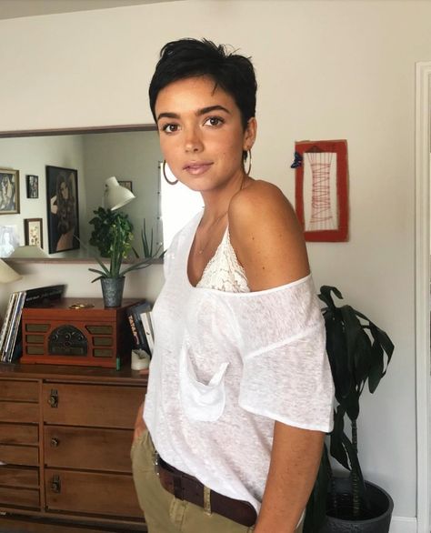 Bekah Martinez pixie cut Bekah Martinez, Short Pixie Bob, Pixie Outfit, Messy Haircut, Short Dark Hair, Short Hair Styles Pixie, Short Pixie, Love Hair, Pixie Hairstyles