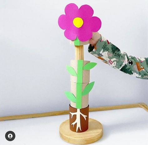 A fun activity for your learners to learn about part of plants. You will only need few toilet rolls and creativity. 😍 Plants Kindergarten, Spring Flower Crafts, Planting For Kids, Plant Activities, Dramatic Play Preschool, Plant Crafts, Classroom Art Projects, Spring Preschool, Preschool Art Activities