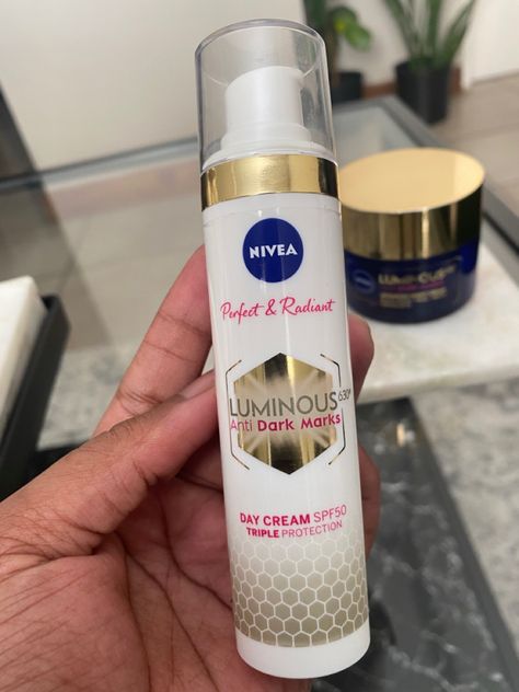 https://www.instagram.com/p/CubkiPLt-fq/?igshid=Y2IzZGU1MTFhOQ== Nivea Skincare Routine, Nivea Perfect And Radiant, Nivea Skincare, Nivea Cream, Best Soccer Shoes, Night Routines, Ideas Regalos, Diy Remedies, Skin Secrets