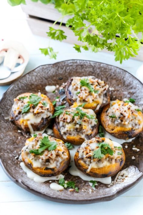 Longhorn Steakhouse stuffed mushrooms copycat recipe - Munchyesta Longhorn Stuffed Mushrooms, Steakhouse Mushrooms, Outback Steakhouse Recipes, Steakhouse Recipes, Longhorn Steakhouse, Gluten Free Bread Crumbs, Stuffed Mushroom, Outback Steakhouse, Vegan Parmesan