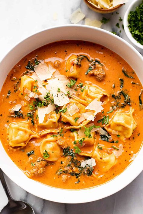 30-Minute Sausage Tortellini Soup - Midwest Foodie Pork Tortellini Recipes, Cheesy Tortellini Soup, Tortellini Soup Recipes, Dump Soup, Creamy Crab Soup, Creamy Sausage Tortellini Soup, Sunday Soup, Vegan Mushroom Soup, Cheesy Tortellini