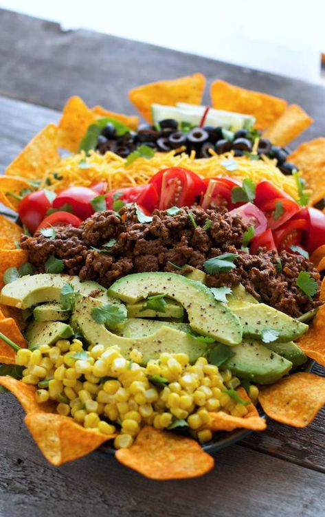 Taco Salad Dorito Taco Salad Recipe, Taco Salad Recipes, Salad Pasta, Taco Salad, Salad Bar, Summer Salads, Delicious Salads, Soup And Salad, Cobb Salad