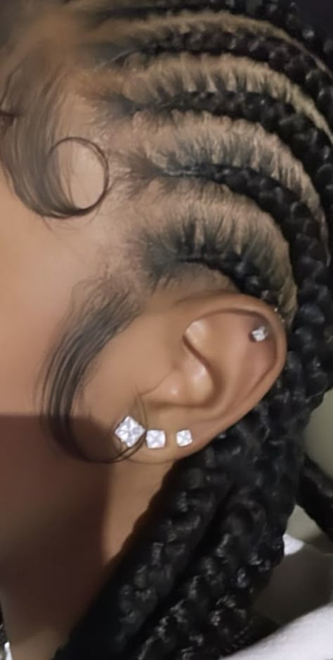 Peircings Women Earrings, Piercing On Top Of Ear, 3 Whole Ear Piercing, Ear Piercings Big Lobes, 3 Ear Piercings Black Women, Double Ear Piercing Black Woman, Diamond Piercing Ear, Earring Peircings Diagram, Triple Piercings Ear Lobe