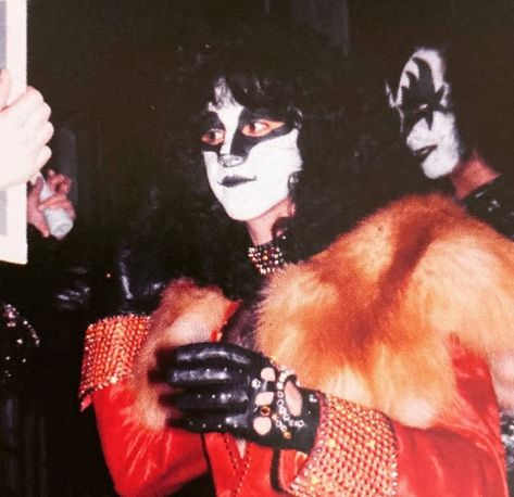 Eric Carr And Gene Simmons, Kiss Pfps Band, Eric Carr And Ace Frehley, Rock Matching Pfp, Eric Carr Kiss, Foxy Jumpscare, Kizz Band, Kiss Fanart, Kiss Icons