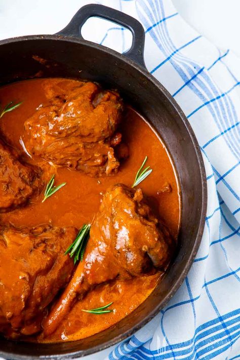 Lambshanks Slowcooker, Lamb Shank Curry, Curry Slow Cooker, Beef Korma, Lamb Shanks Slow Cooker, Shanks Recipe, Cook Lamb, Lamb Shank Recipe, Slow Cooker Curry