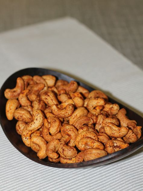 Spicy Roasted Cashews - Powered by @ultimaterecipe Cashew Recipes, Spicy Cashews, Cabbage Casserole, Clam Recipes, Roasted Cashews, Raw Cashews, Trending Recipes, Banana Bread Recipes, Spicy Recipes