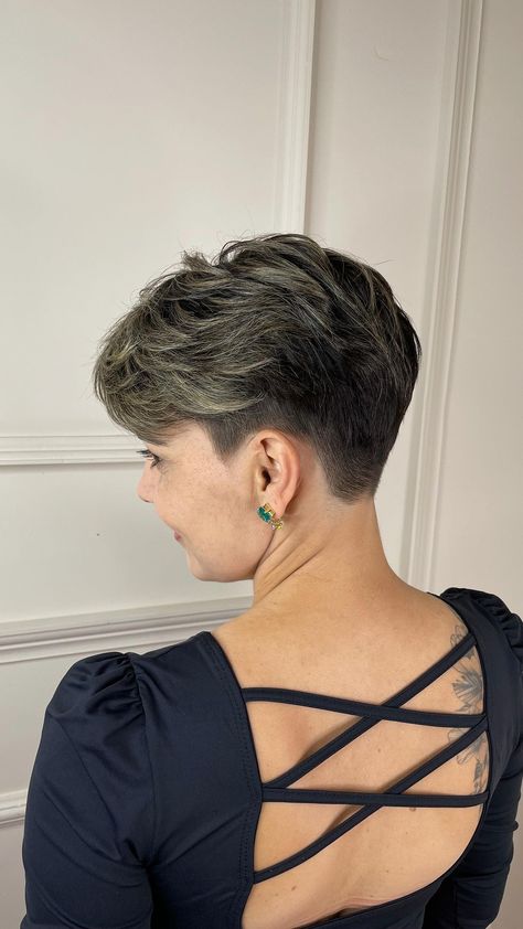 Short Hairstyle Women Back View, Taper Fade Women, Tapered Hairline, Thick Hair Pixie Cut, Short Pixie Cuts, Trendy Bob, Short Hair Back, Bob Haircut Ideas, Chic Short Haircuts