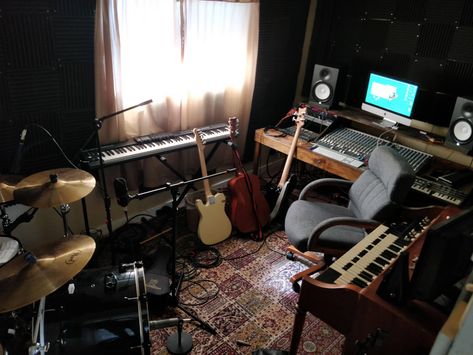 Home Recording Studio Ideas, Big Room Ideas, Music Studio Ideas, Recording Studio Ideas, Home Recording Studios, Music Production Studio, Music Studio Aesthetic, Band Studio, Drums Studio