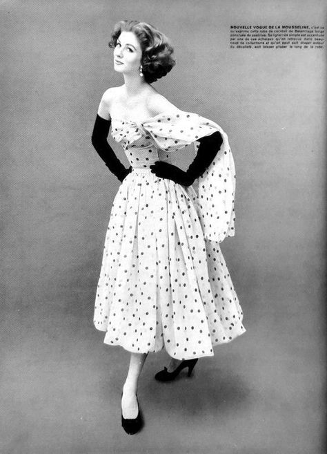 1950s Fashion Photography, Fashion Through The Ages, Polka Dot Fashion, Suzy Parker, Fashion 40s, Cristobal Balenciaga, Dots Clothing, Vintage Polka Dot Dress, Dots Fashion