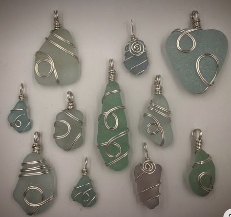 Silver Wire Jewelry, Wire Wrapped Stone Jewelry, Wire Wrap Jewelry Designs, Bijoux Fil Aluminium, Wire Wrapped Jewelry Tutorials, Beachglass Jewelry, زجاج ملون, Sea Glass Crafts, Wire Jewelry Designs