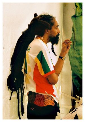 Dreads true Rasta... Rasta Culture, Rastafarian Culture, Afro Hairstyles Men, Rasta Man, Urban Tribes, Jah Rastafari, Marcus Garvey, Beautiful Dreadlocks, Surfing Photos