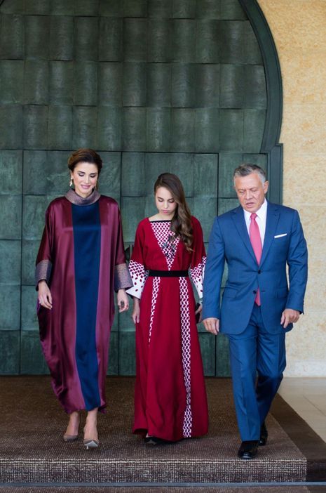 Princess Salma Of Jordan, Jordanian Clothing, Princess Haya, Jordan Royal Family, Women Lawyer, Style Royal, Queen Rania, Lace Dress Styles, Royal Outfits