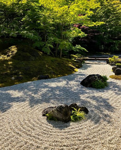 Karesansui ‘river’ at Entsuin Temple, Matsushima, Miyagi Prefecture [OC] The post Karesansui ‘river’ at Entsuin Temple, Matsushima, Miyagi Prefecture [OC] appeared first on Alo Japan. Miyagi Prefecture, English Cottage Style, Miyagi, Japan Photo, Sprinkler System, English Cottage, Wisteria, Travel Around The World, Cottage Style