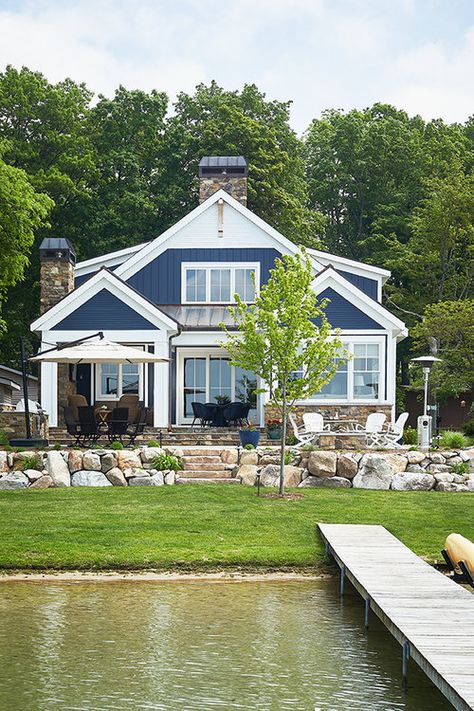 Lakeside Cottage Interiors, New England Lake House, Modern Rustic Lake House, Lake Cottage Exterior, Lake Cottage House Plans, Rustic Modern Cottage, Small Lake Cottage, Lake House Ideas, New England Cottage