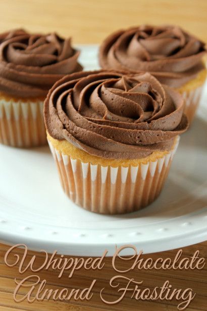 Almond Icing, Whipped Chocolate Frosting, Almond Frosting, Easy Frosting, Fun Cupcake Recipes, Frosting Recipes Easy, Almond Extract, Homemade Muffins, Cupcake Icing