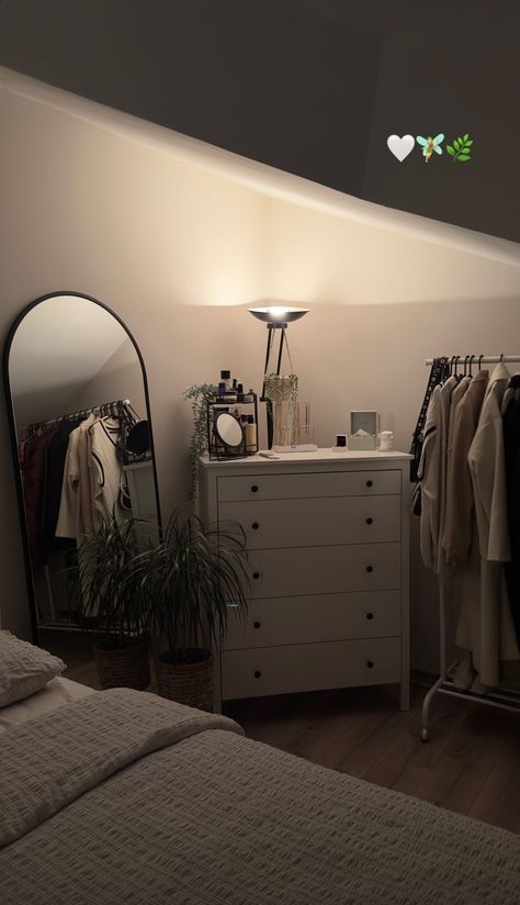 Minimalist Room Ideas Small Spaces Bedroom, Small Bedroom Ideas With A Desk, Room Ideas For Small Rooms Simple, Ikea Dresser Bedroom, Bedroom Cabinet Ideas Small Spaces, Minimal Room Decor Bedroom, Plain Room Ideas, Small Bedroom With Tv, Room Inspiration Bedroom Minimalistic