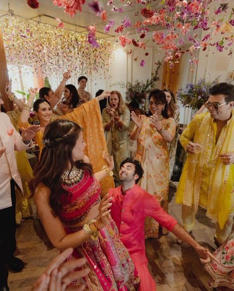 Alia And Ranbir, Indian Wedding Aesthetic, Haldi Ceremony Outfit, Mehendi Outfit, Couple Lifestyle, Haldi Outfit, Mehndi Ceremony, Cute Celebrity Couples, Indian Bride Outfits