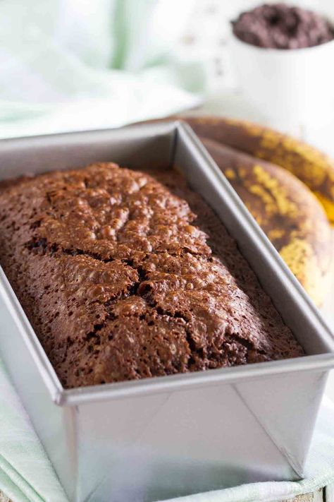 Brownie Mix Banana Bread - Taste and Tell Brownie Mix Desserts, Chocolate Banana Brownies, Boxed Brownie Recipes, Ghirardelli Brownie Mix, Brownie Mix Recipes, Blueberry Muffin Mix, Chocolate Banana Bread Recipe, Banana Brownies, Sugar Bread