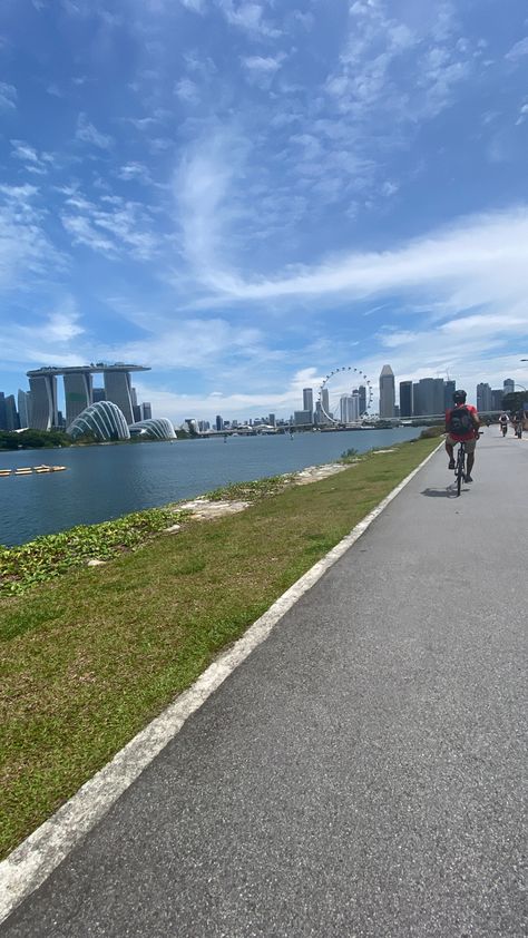 #singapore #bike #biketrails #buildings #landscape #skyline #sunnydayvibes Singapura Aesthetic, Singapore View, Buildings Landscape, Singapore Photography, Singapore Trip, Holiday In Singapore, Singapore Skyline, Singapore Changi Airport, Singapore Tour