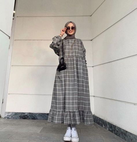 Hijab Fashion Summer Long Dresses, Party Dress With Hijab, Street Style Dresses, Dress With Hijab, Hijab Outfit Ideas, Summer Long Dresses, Simple Street Style, Dresses Hijab, Hijab Dress Party