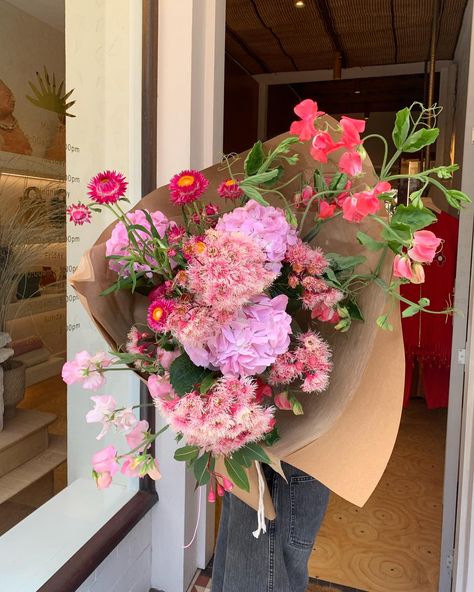 Some pink for a rainy day💗💓💖💕 | Instagram Boquette Flowers, Nothing But Flowers, Flower Therapy, Spring Aesthetic, Bouquet Of Flowers, Love Flowers, My Flower, Flower Shop, Pretty Flowers