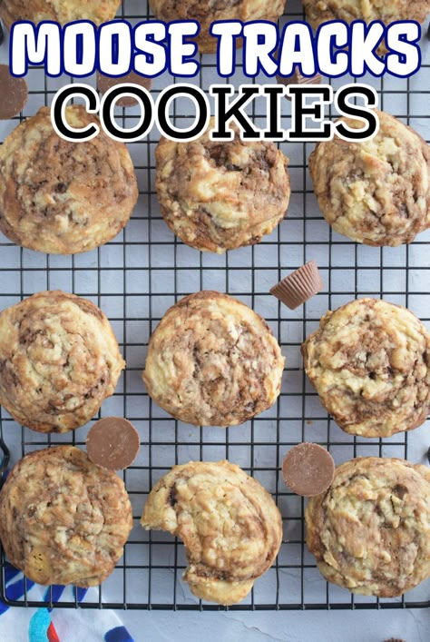 Moose Tracks Cookies - Make the Best of Everything Moose Tracks Ice Cream, Best Cookie Recipe Ever, Moose Tracks, Gourmet Cookie, Milk Chocolate Chip Cookies, Stuffed Cookies, Superbowl Appetizers, Recipes Cookies, Roll Cookies