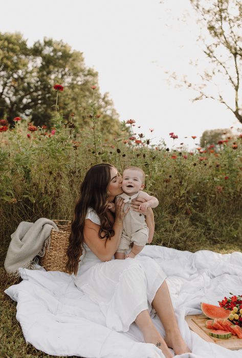 Baby Girl Photoshooting With Mother, Mother’s Day Mini Outside, Mommy And Me Photo Shoot Field, Toddler Picnic Photoshoot, Family Photoshoot 1st Birthday, Single Mom Photo Shoot Ideas, Mommy And Me Photo Shoot 1 Year, Mom And Baby Outdoor Photoshoot, Family Photo Picnic